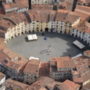 © Anonymous, Anfiteatro di Lucca, da: www.viaggi.fidelityhouse.eu